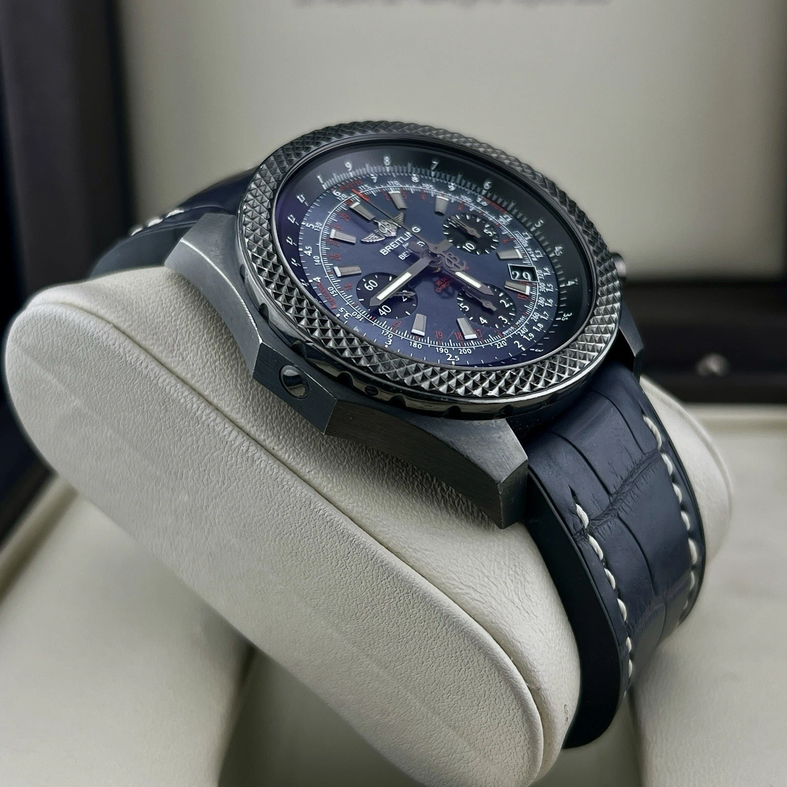 Breitling Bentley B06 Black Mother Of Pearl 44mm MB0612 Full Set Serviced - Image 10